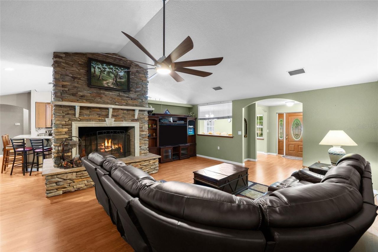 1827 SW Shiloh Street, Fort White, FL 32038 Photo