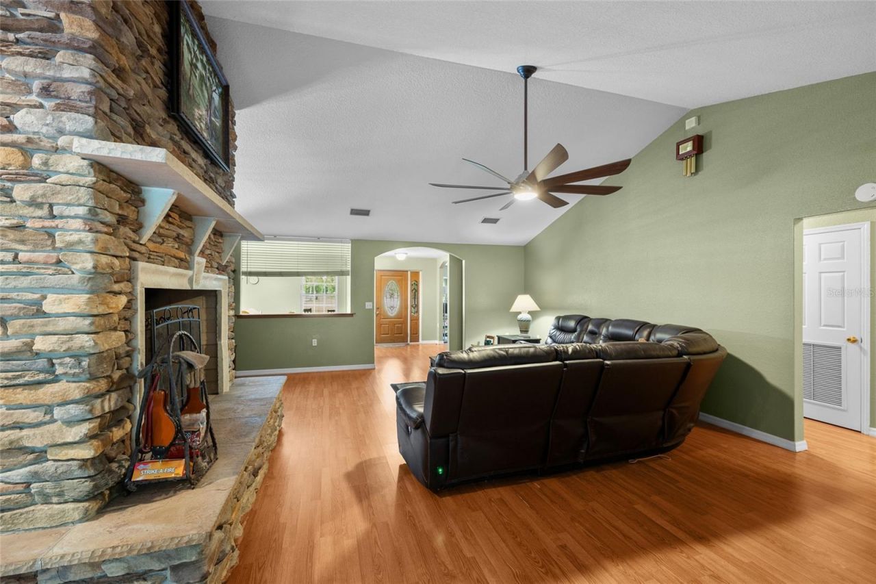 1827 SW Shiloh Street, Fort White, FL 32038 Photo