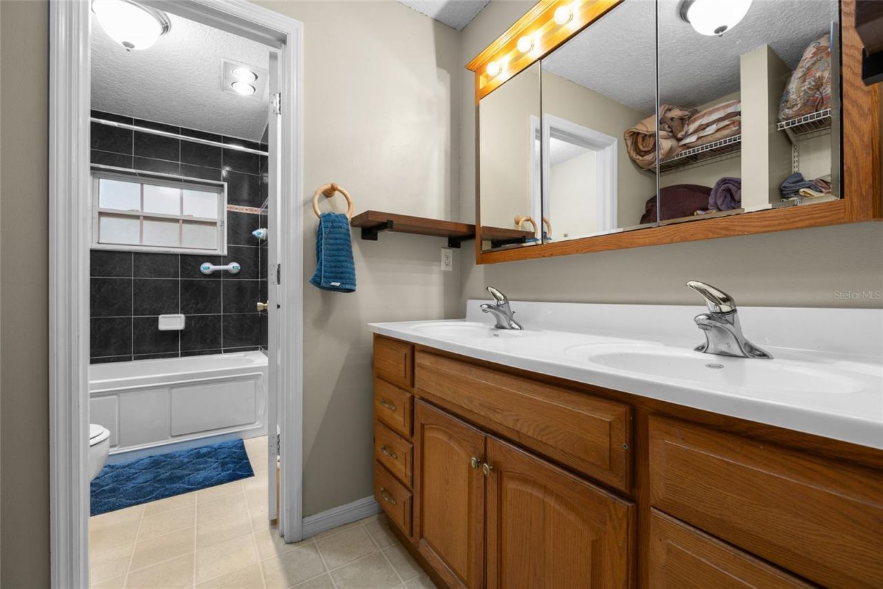 1827 SW Shiloh Street, Fort White, FL 32038 Photo