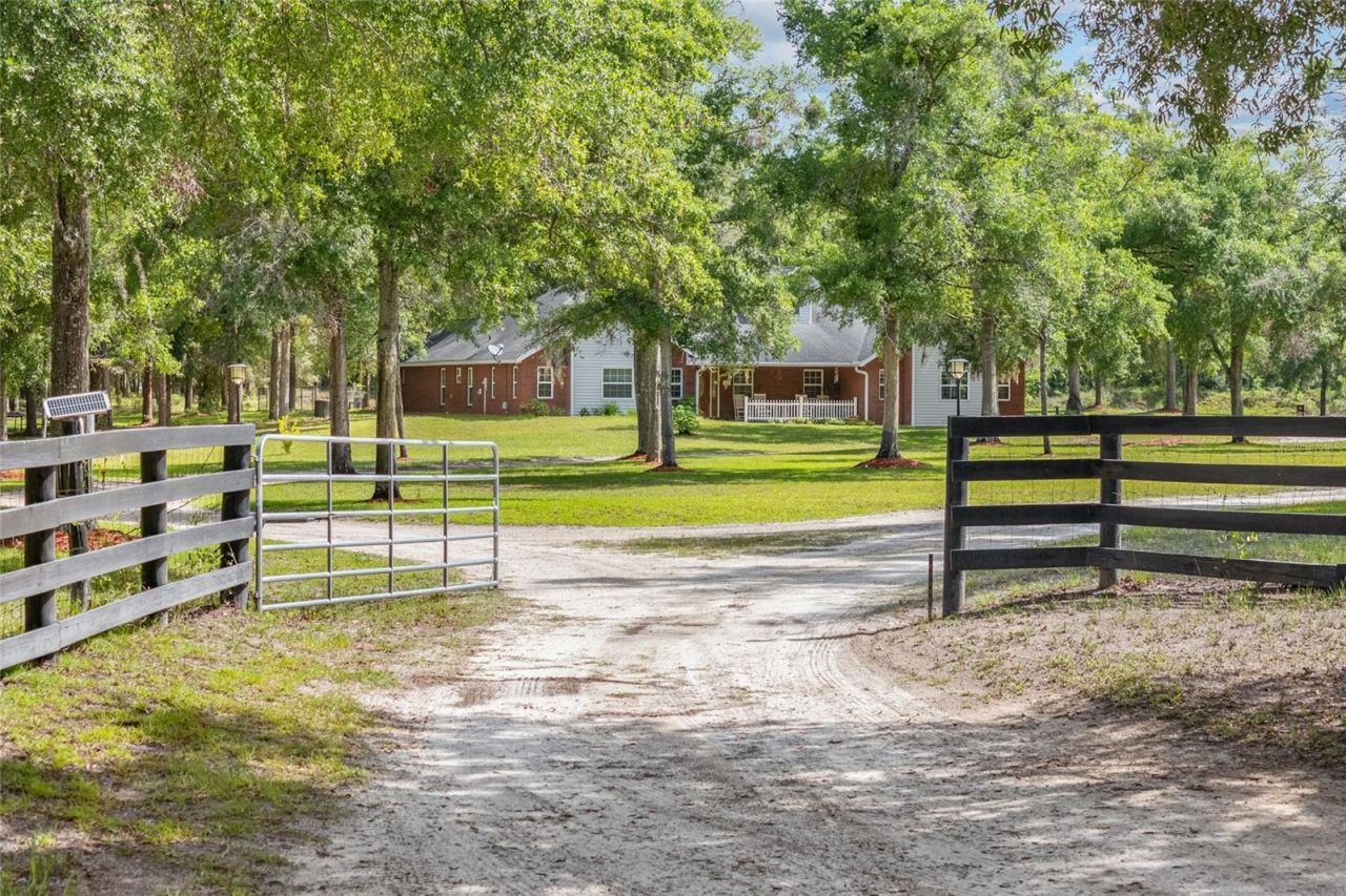 1827 SW Shiloh Street, Fort White, FL 32038 Photo