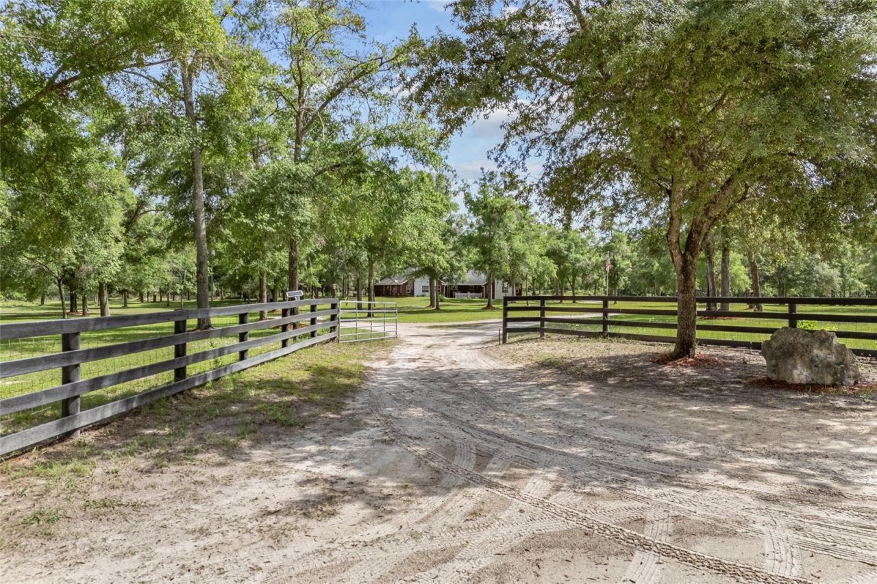 1827 SW Shiloh Street, Fort White, FL 32038 Photo