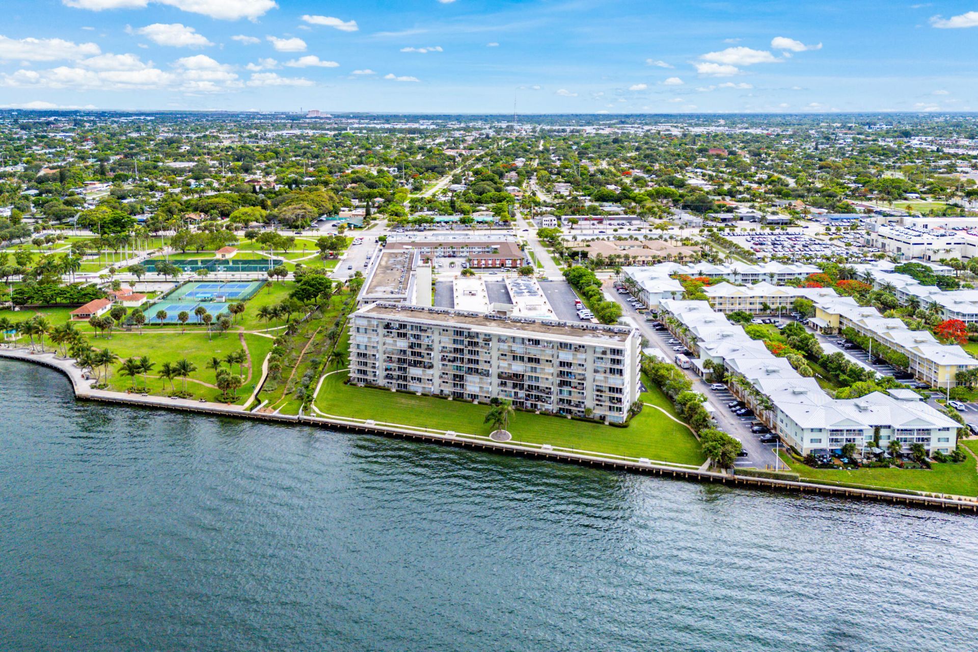 801 Lake Shore Drive, Unit 619, Lake Park, FL 33403 Photo