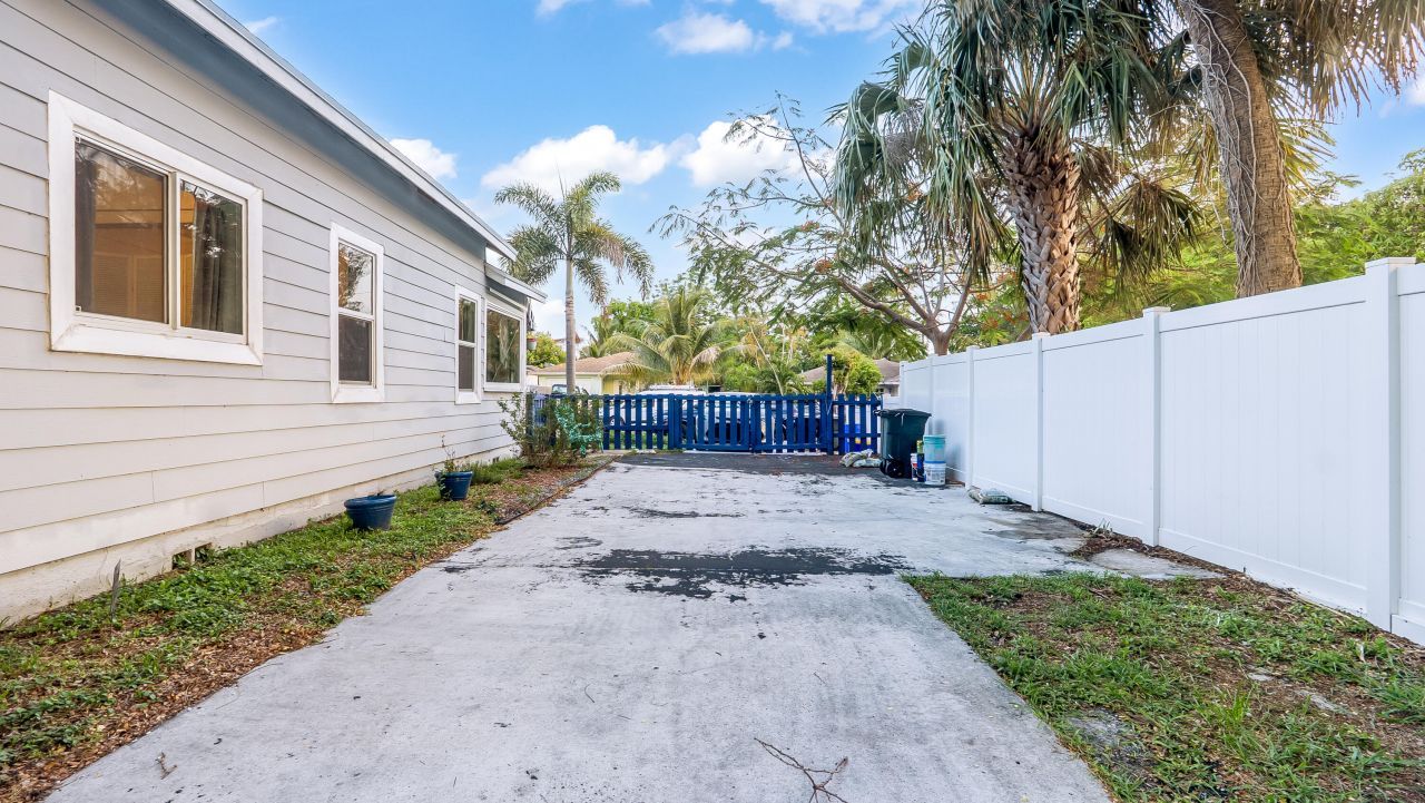 1738 Sunset Avenue, Lake Worth Beach, FL 33460 Photo