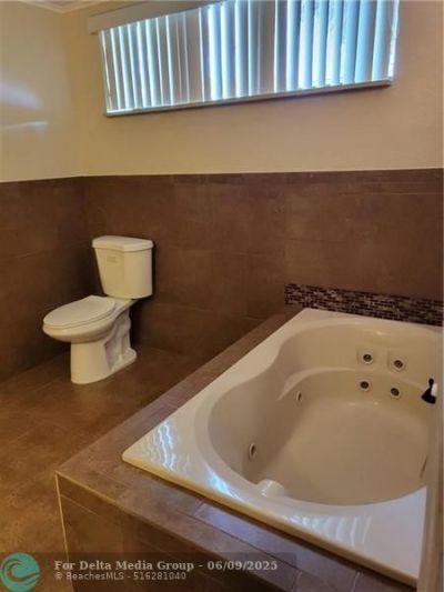 780 NE 199th Street, Unit E 101, Miami, FL 33179 Photo