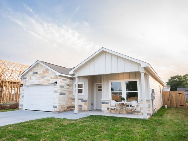 307 String Prairie WAY, Smithville, TX 78957