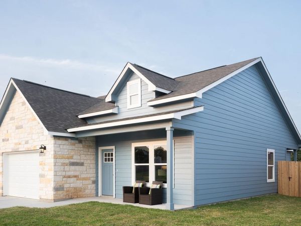 306 String Prairie WAY, Smithville, TX 78957