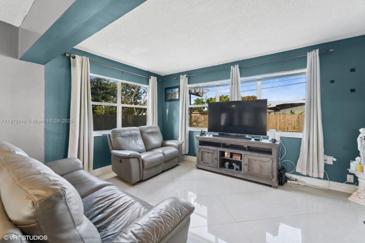 1831 SW 42nd Ter, Fort Lauderdale, FL 33317 Photo