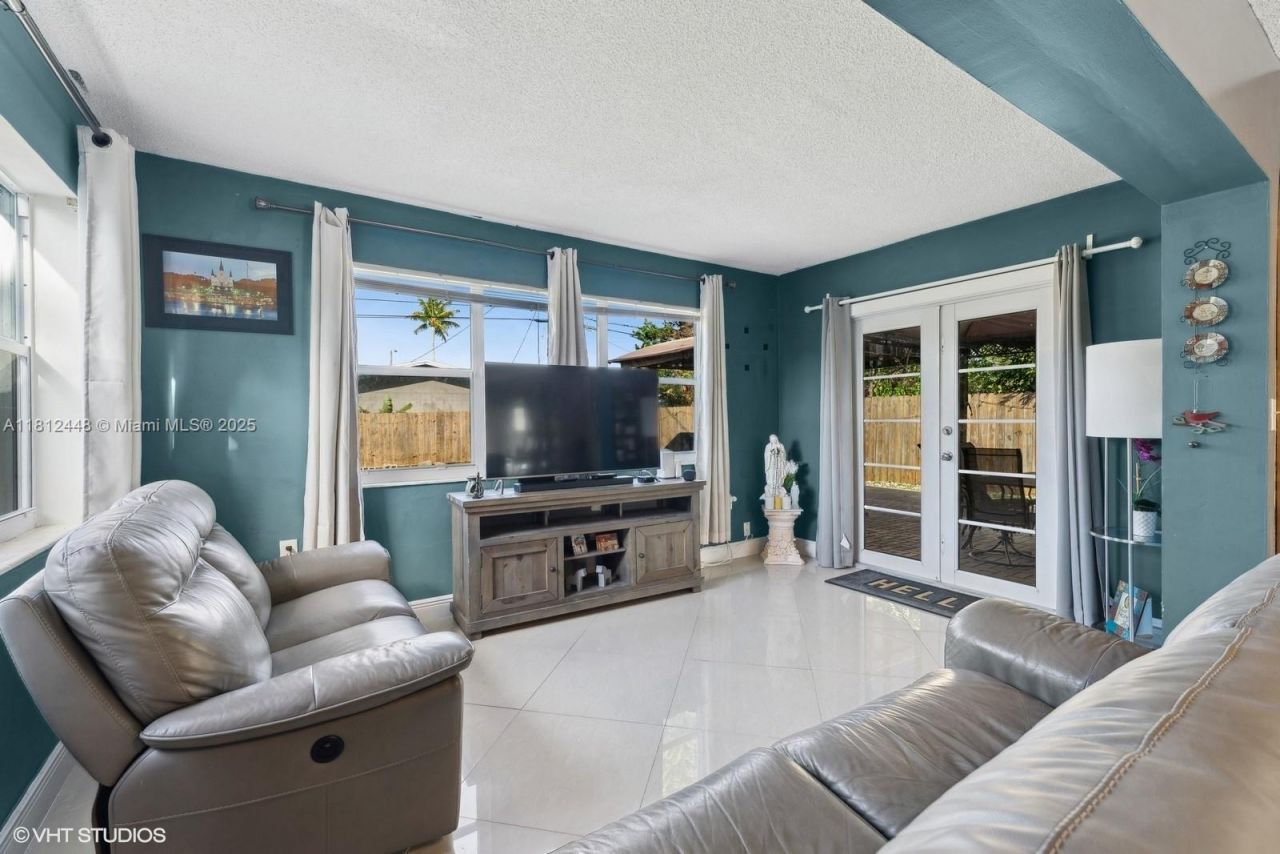 1831 SW 42nd Ter, Fort Lauderdale, FL 33317 Photo