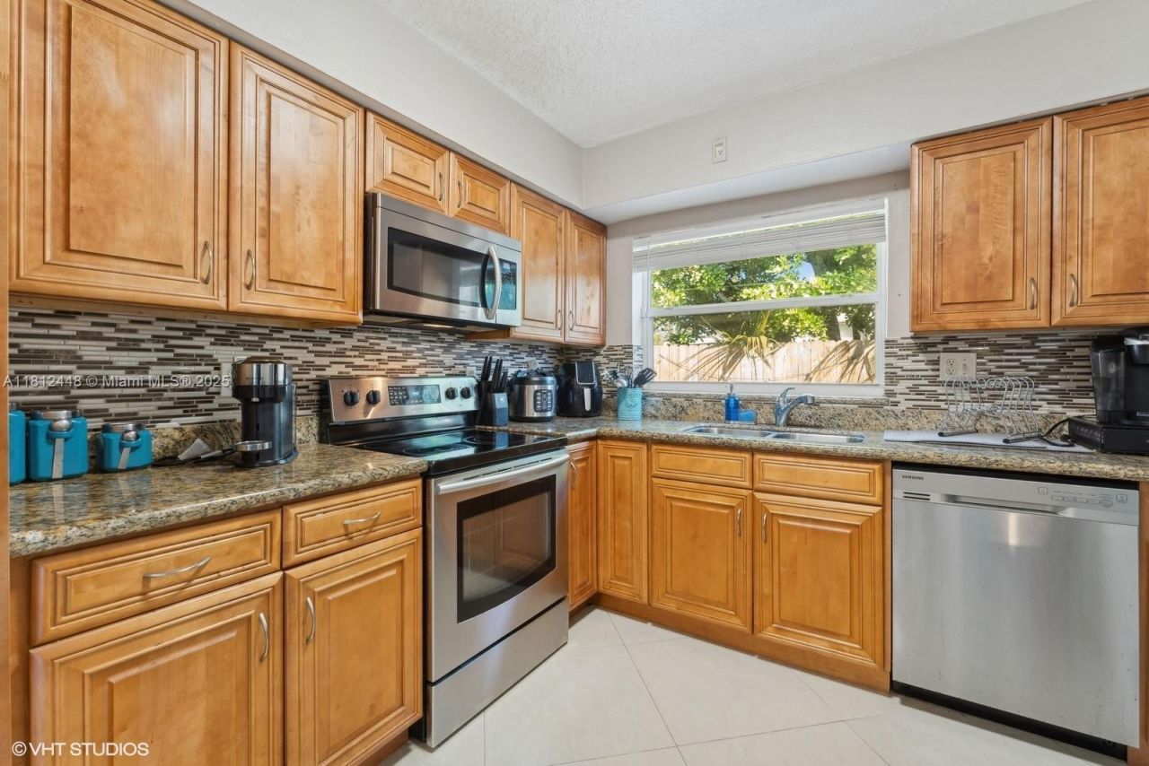 1831 SW 42nd Ter, Fort Lauderdale, FL 33317 Photo