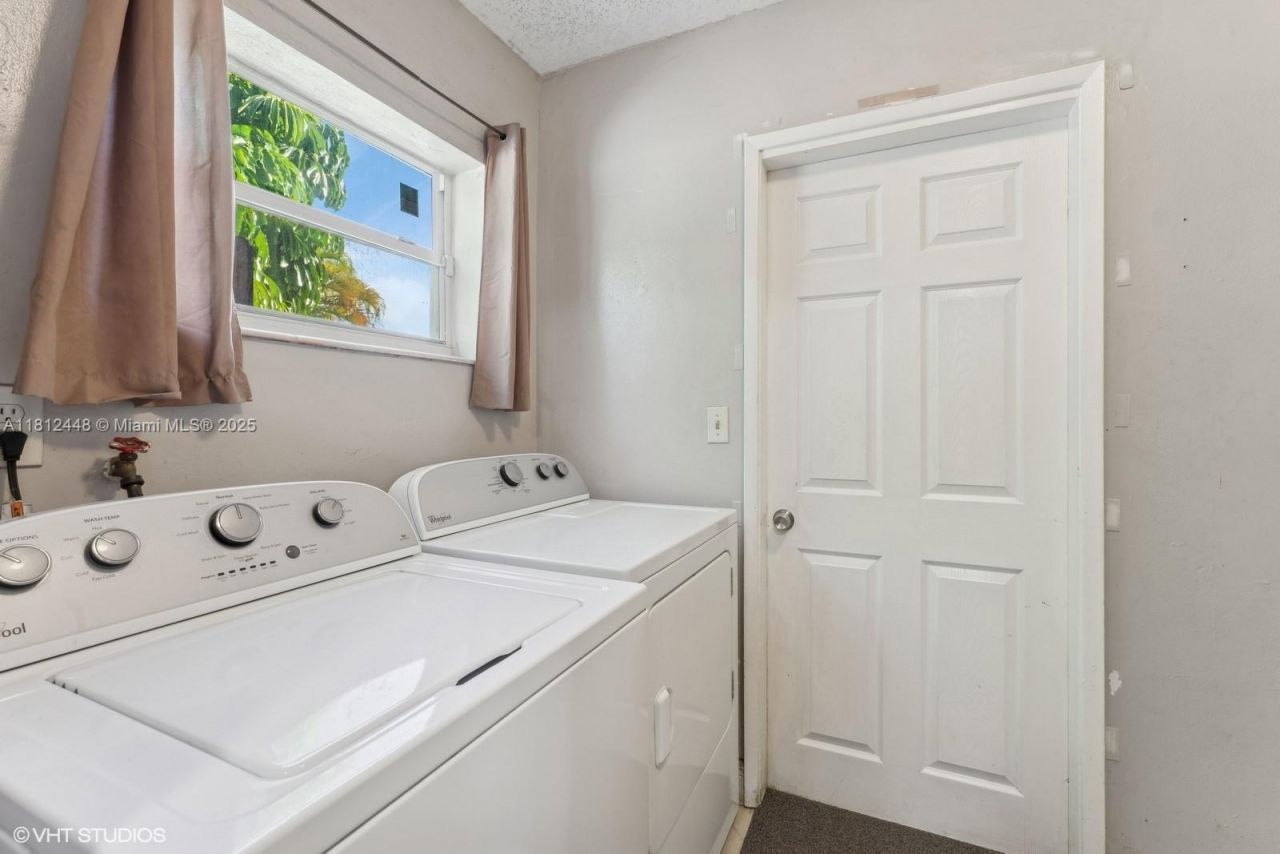 1831 SW 42nd Ter, Fort Lauderdale, FL 33317 Photo