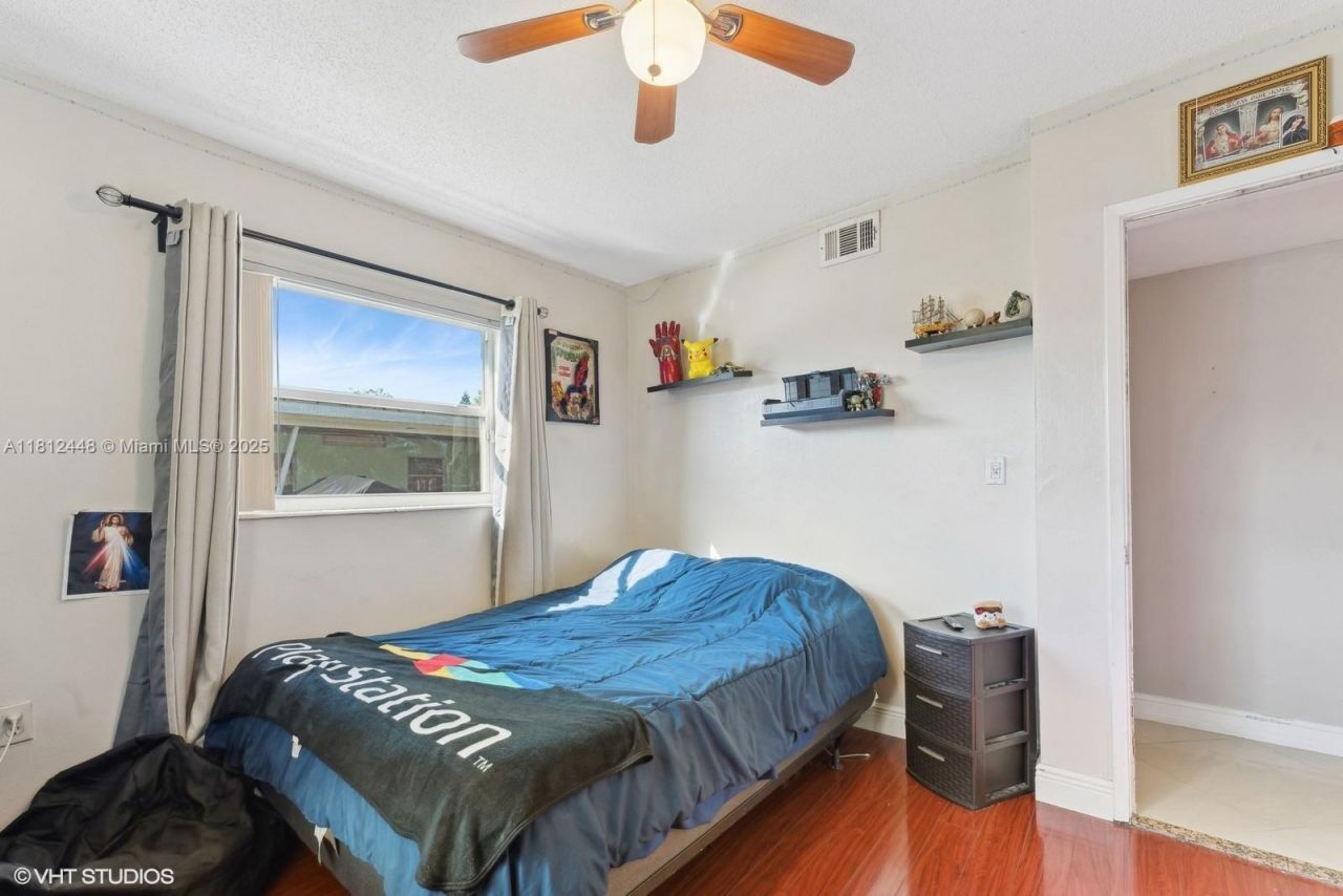 1831 SW 42nd Ter, Fort Lauderdale, FL 33317 Photo