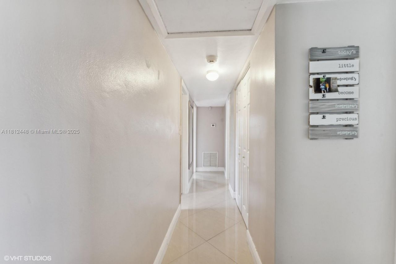 1831 SW 42nd Ter, Fort Lauderdale, FL 33317 Photo