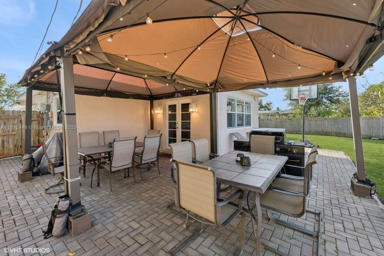 1831 SW 42nd Ter, Fort Lauderdale, FL 33317 Photo