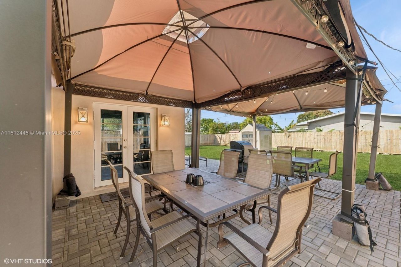 1831 SW 42nd Ter, Fort Lauderdale, FL 33317 Photo