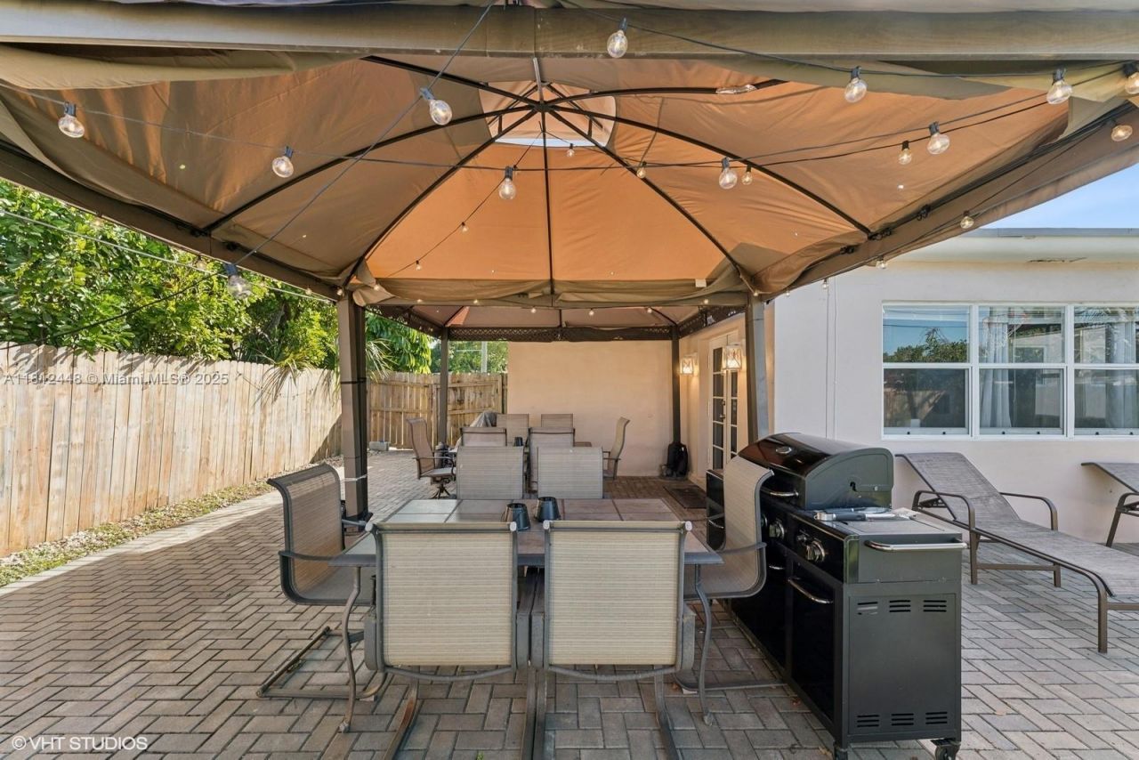 1831 SW 42nd Ter, Fort Lauderdale, FL 33317 Photo