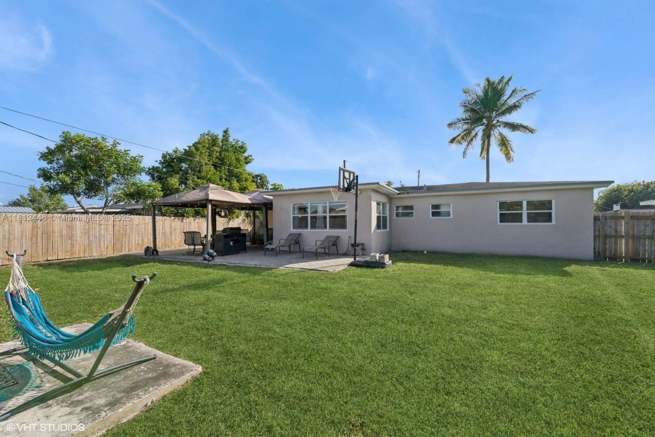 1831 SW 42nd Ter, Fort Lauderdale, FL 33317 Photo