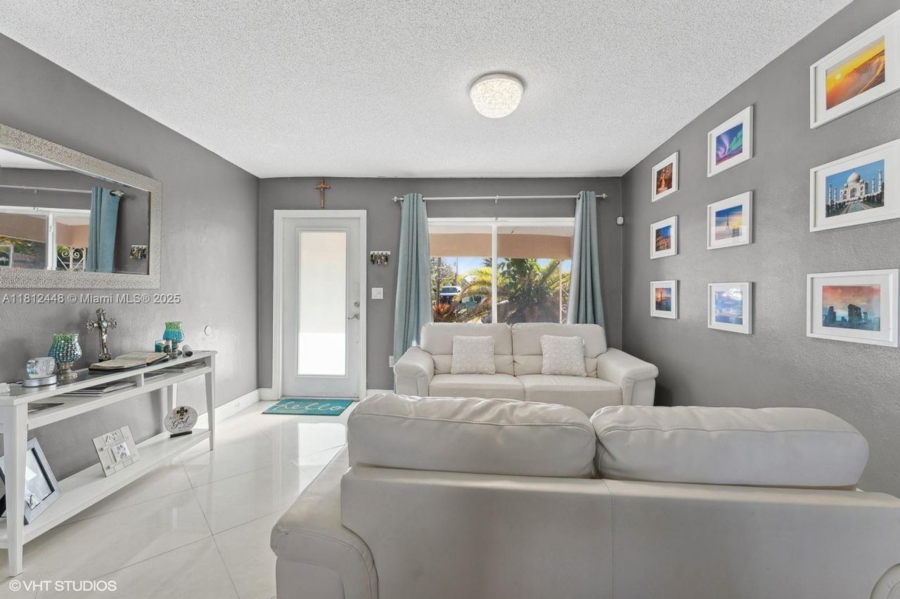 1831 SW 42nd Ter, Fort Lauderdale, FL 33317 Photo