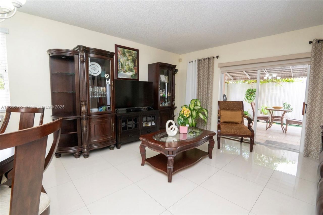 2375 W 74th St, Unit 106-6, Hialeah, FL 33016 Photo