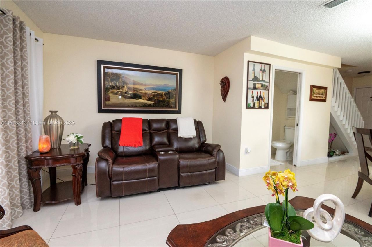 2375 W 74th St, Unit 106-6, Hialeah, FL 33016 Photo