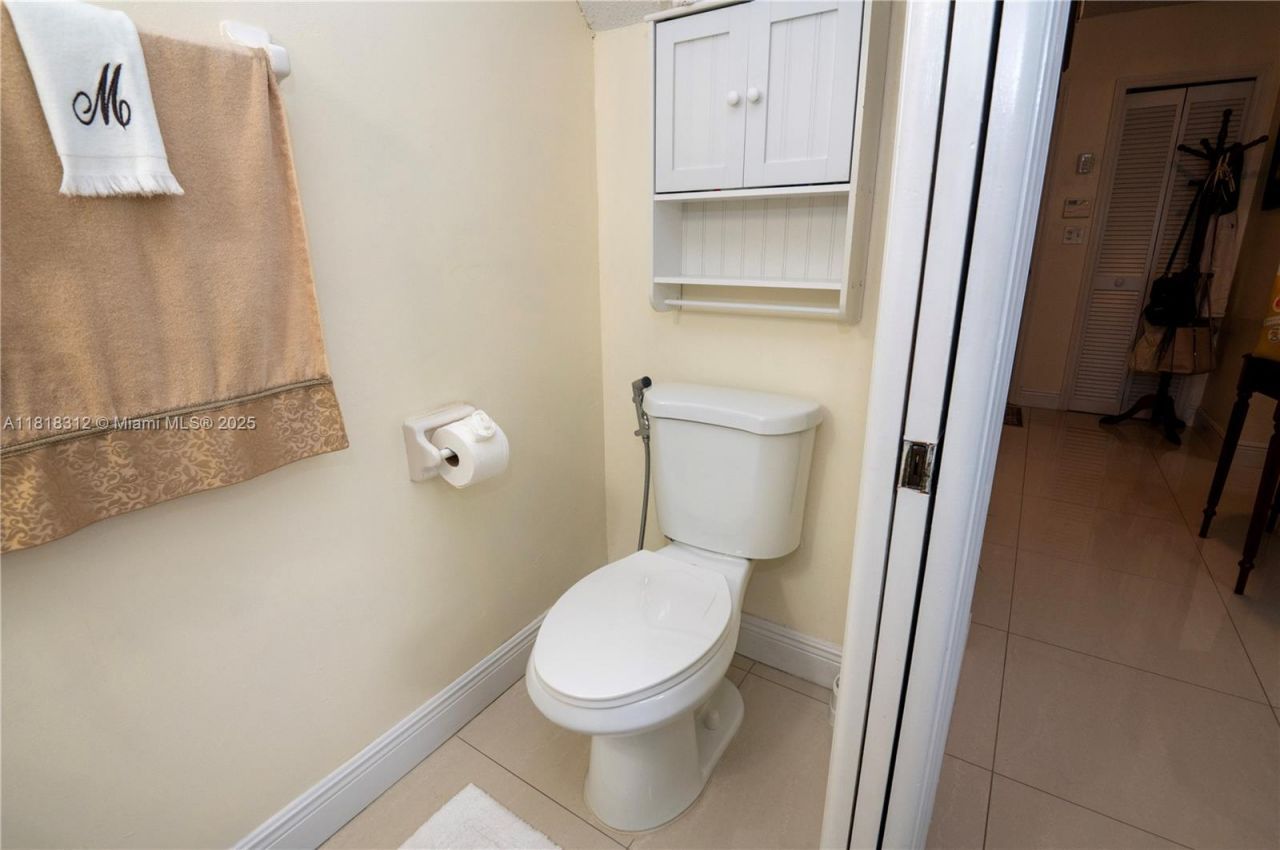 2375 W 74th St, Unit 106-6, Hialeah, FL 33016 Photo