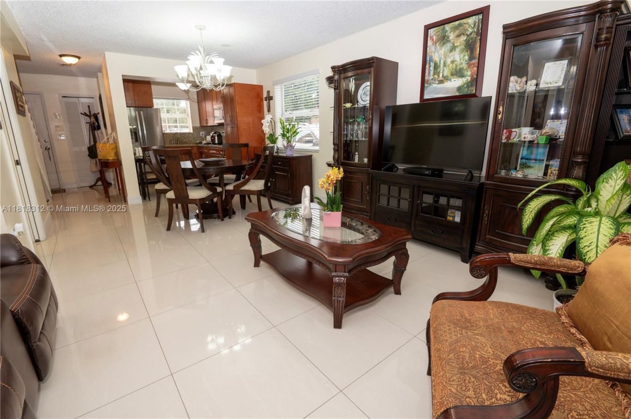 2375 W 74th St, Unit 106-6, Hialeah, FL 33016 Photo