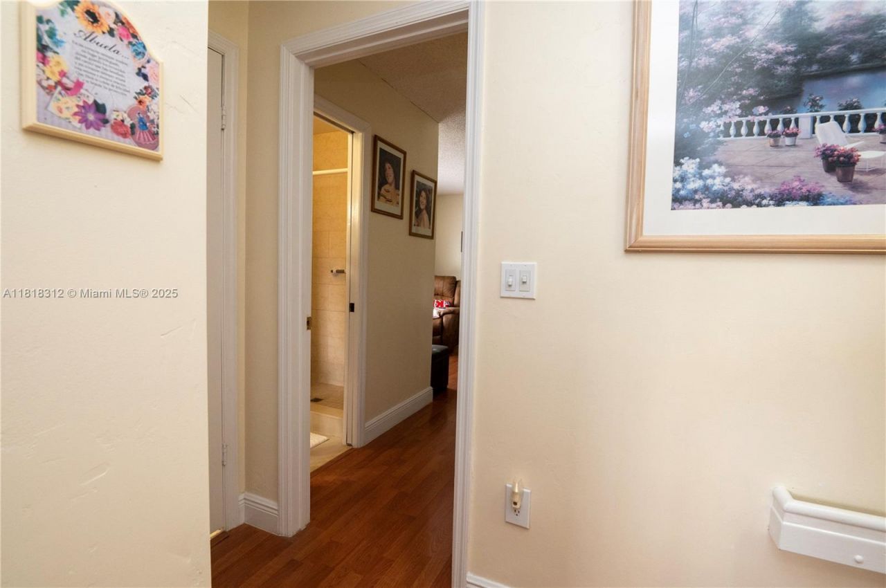 2375 W 74th St, Unit 106-6, Hialeah, FL 33016 Photo