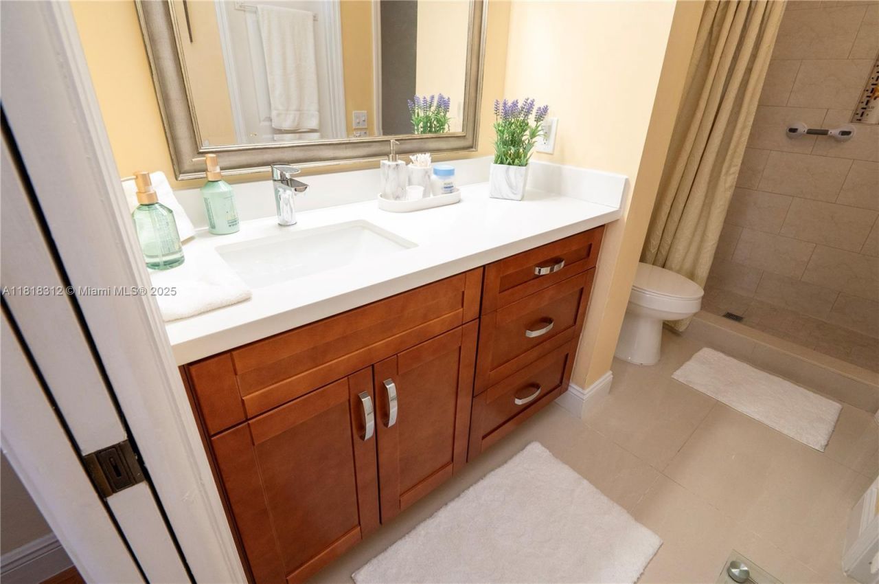 2375 W 74th St, Unit 106-6, Hialeah, FL 33016 Photo