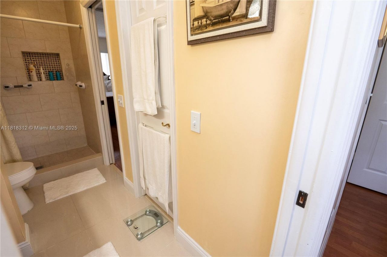 2375 W 74th St, Unit 106-6, Hialeah, FL 33016 Photo