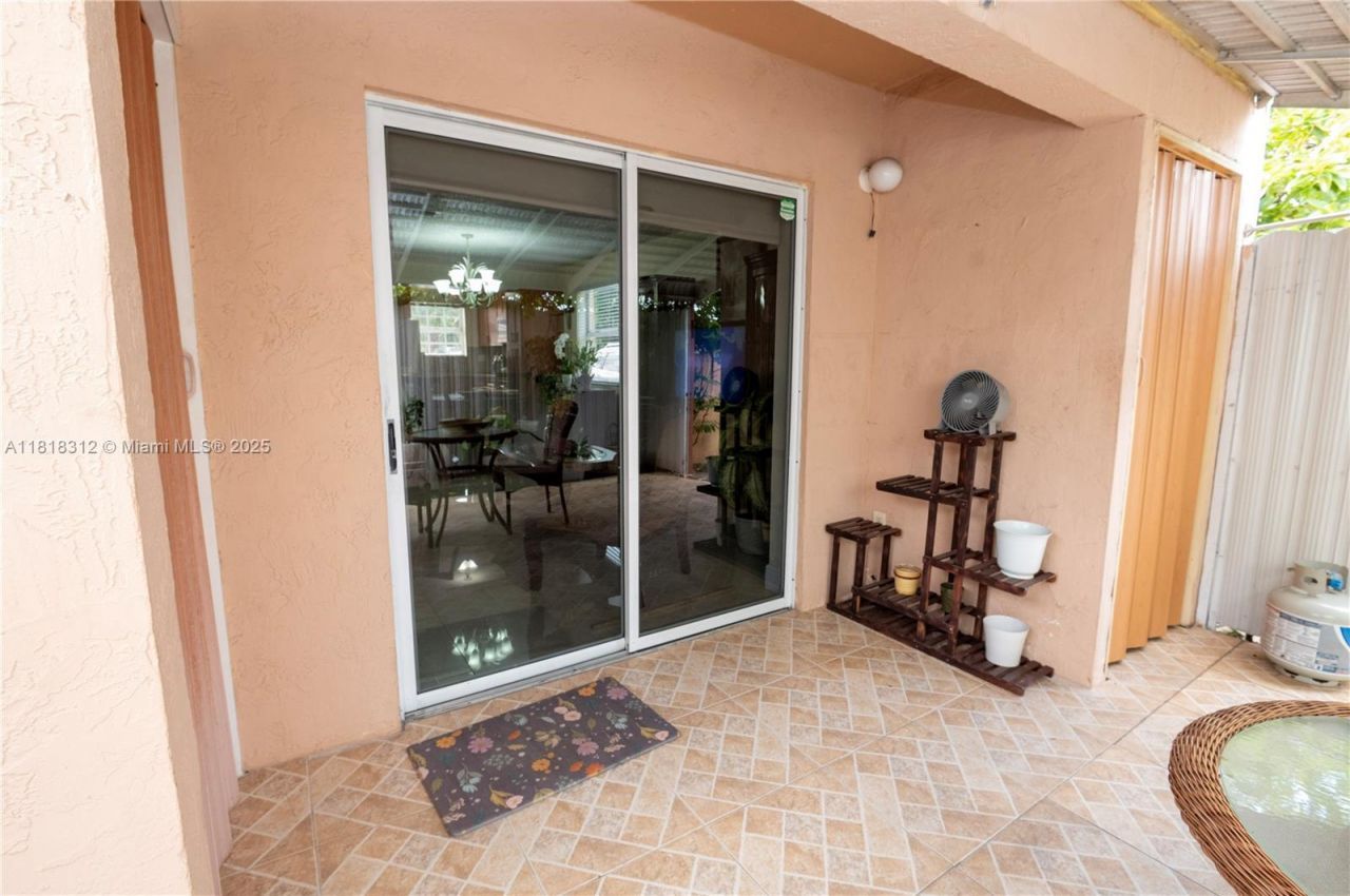 2375 W 74th St, Unit 106-6, Hialeah, FL 33016 Photo