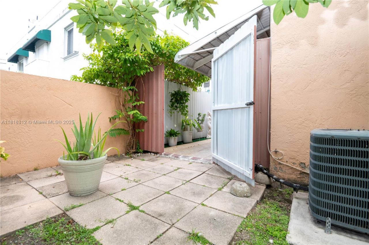 2375 W 74th St, Unit 106-6, Hialeah, FL 33016 Photo