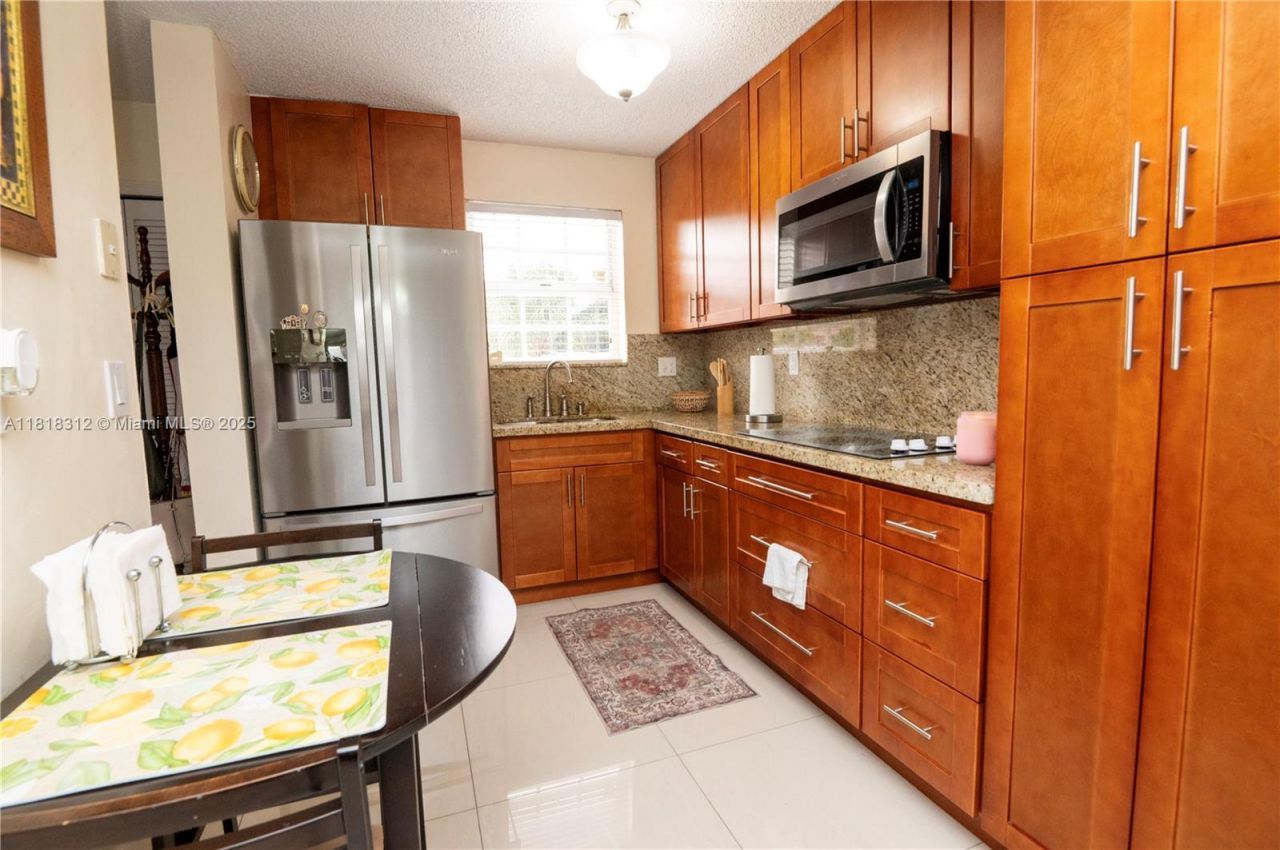 2375 W 74th St, Unit 106-6, Hialeah, FL 33016 Photo