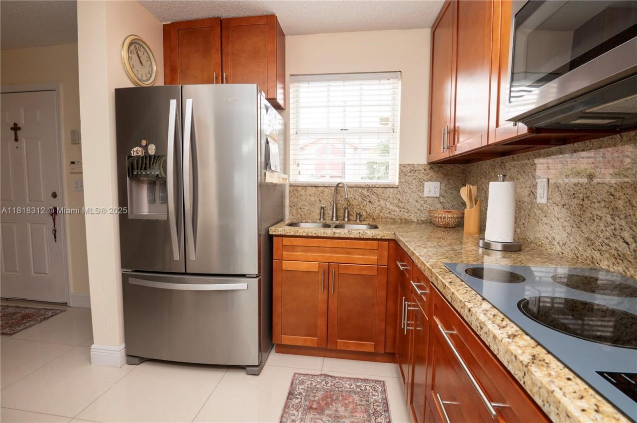 2375 W 74th St, Unit 106-6, Hialeah, FL 33016 Photo