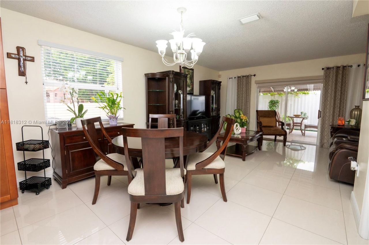 2375 W 74th St, Unit 106-6, Hialeah, FL 33016 Photo