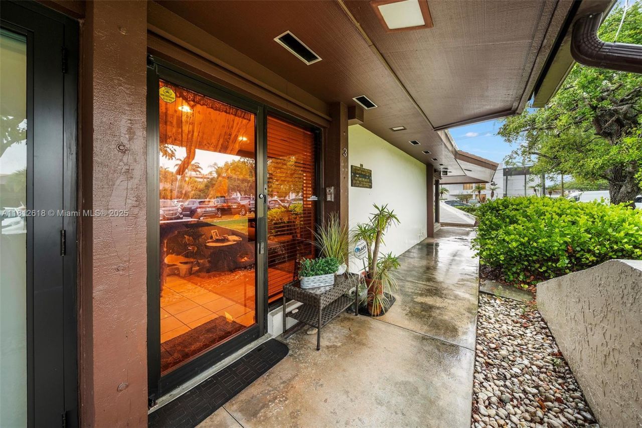 8525 SW 92nd St, Unit 3A, Miami, FL 33156 Photo