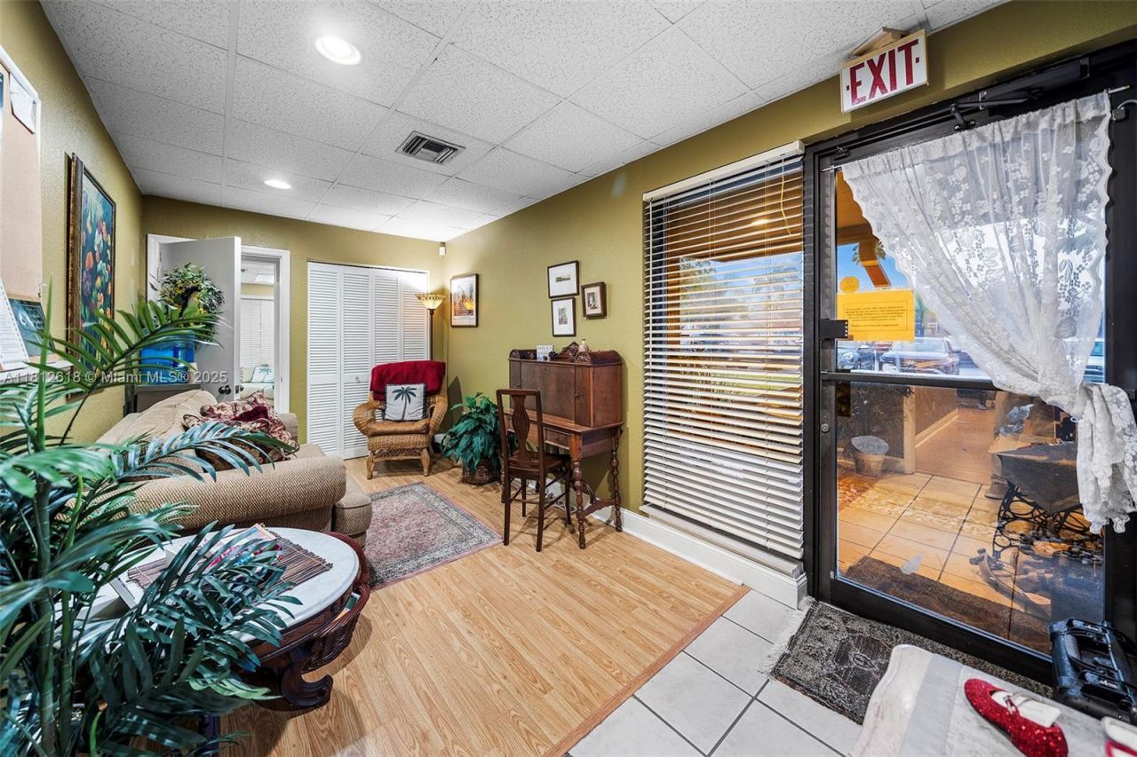 8525 SW 92nd St, Unit 3A, Miami, FL 33156 Photo