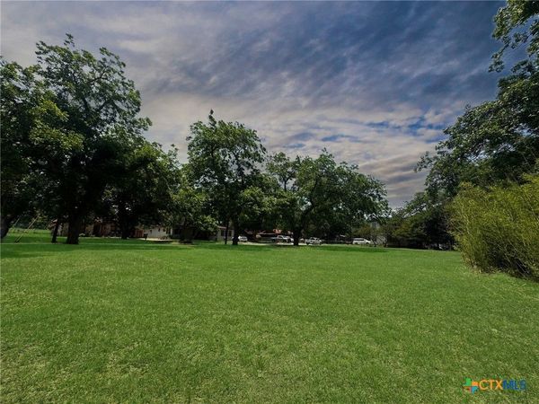 922 Booneville Avenue, New Braunfels, TX 78130