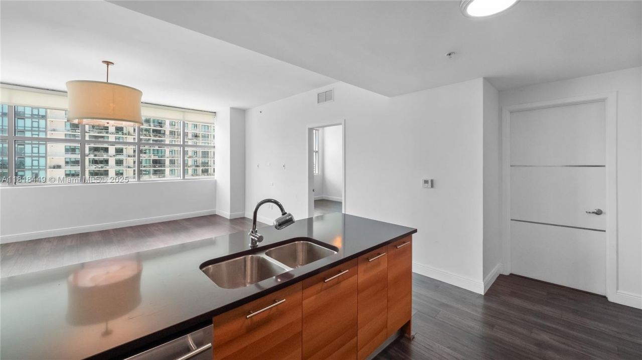 3301 NE 1st Ave, Unit H1612, Miami, FL 33137 Photo