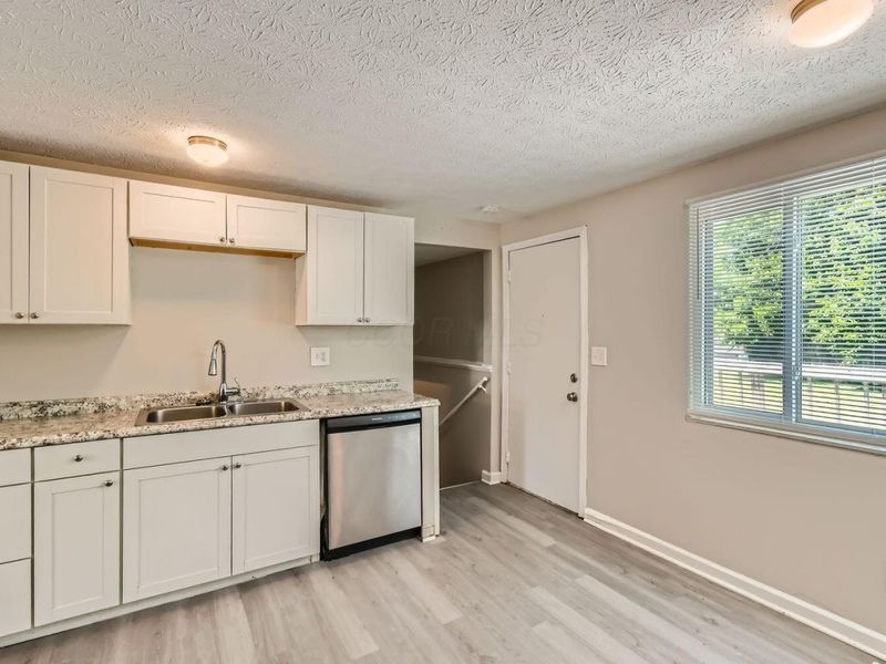 2275 Cardston Court, Columbus, OH 43232 Photo 4