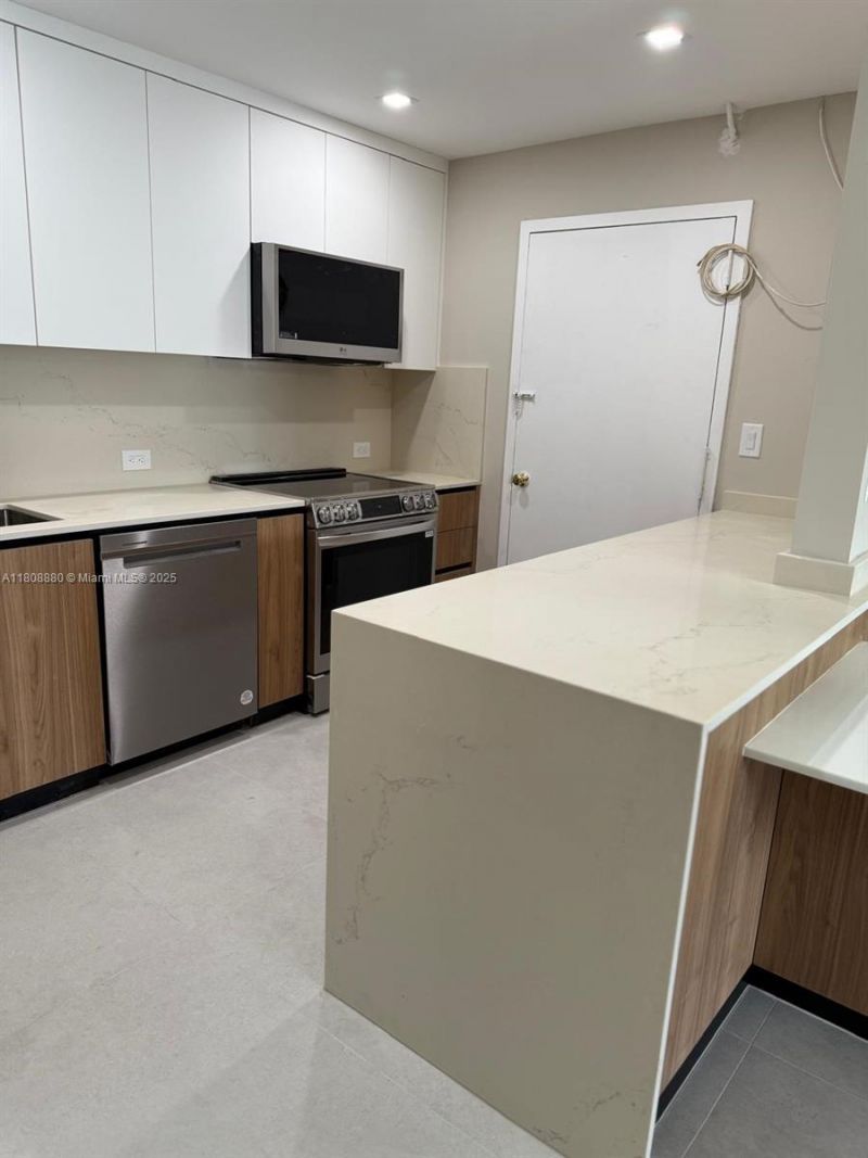 6801 Indian Creek Dr, Unit 207, Miami Beach, FL 33141 Photo