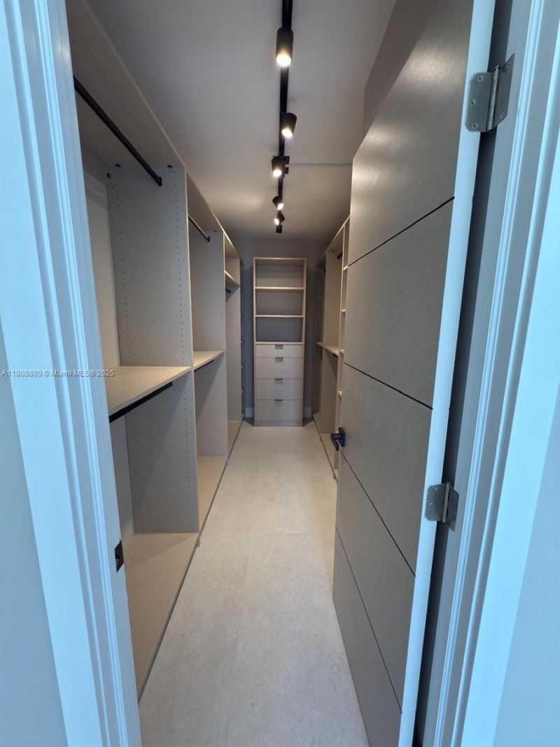 6801 Indian Creek Dr, Unit 207, Miami Beach, FL 33141 Photo