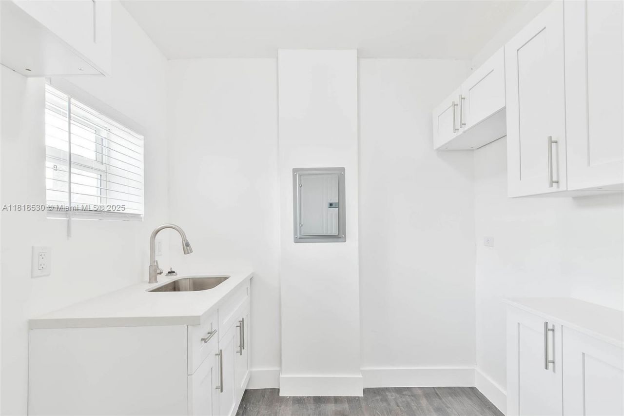 212 NW 15th St, Miami, FL 33136 Photo