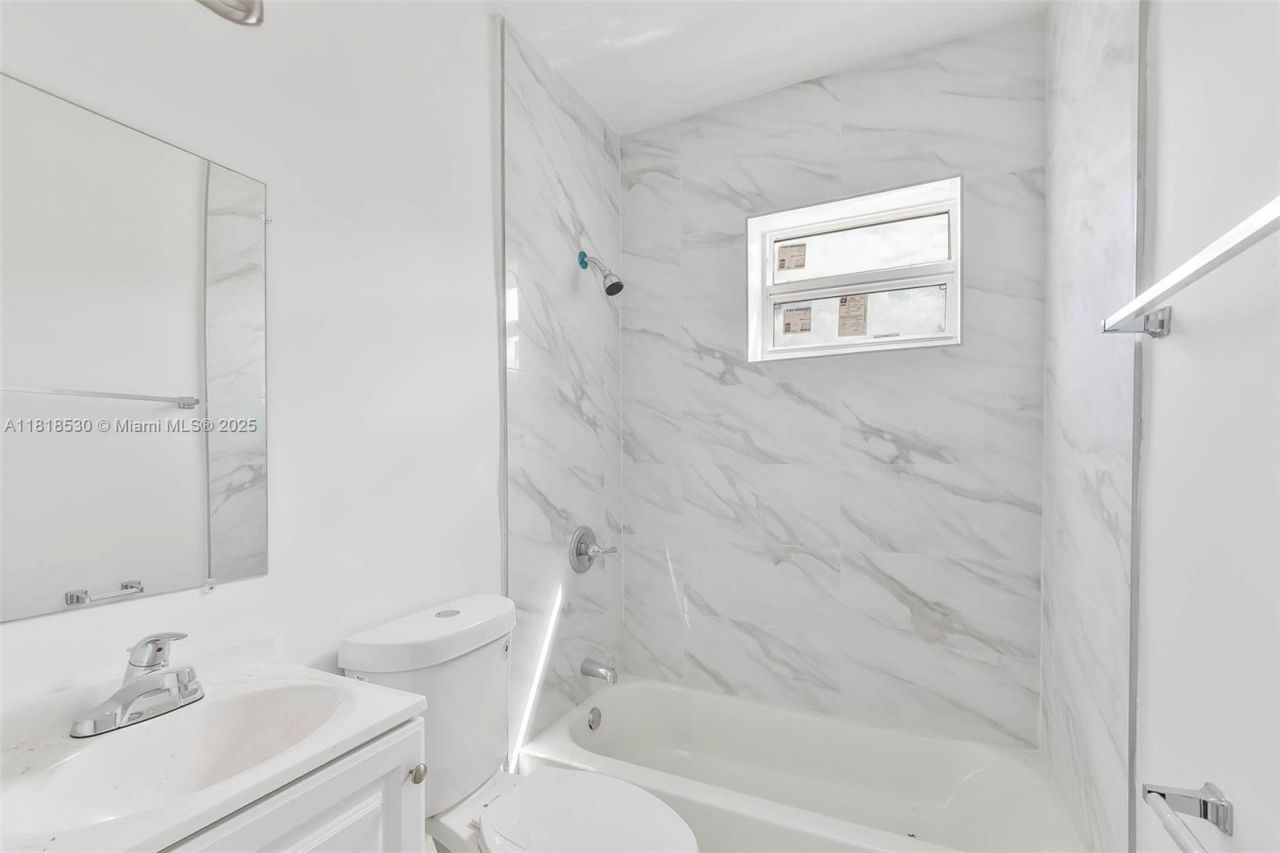 212 NW 15th St, Miami, FL 33136 Photo