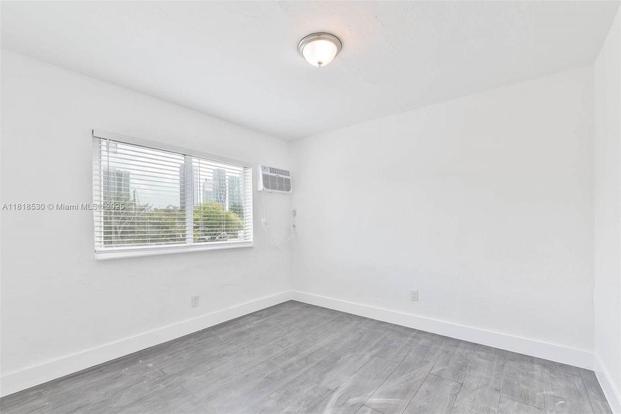 212 NW 15th St, Miami, FL 33136 Photo