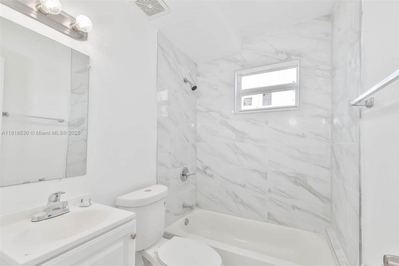 212 NW 15th St, Miami, FL 33136 Photo