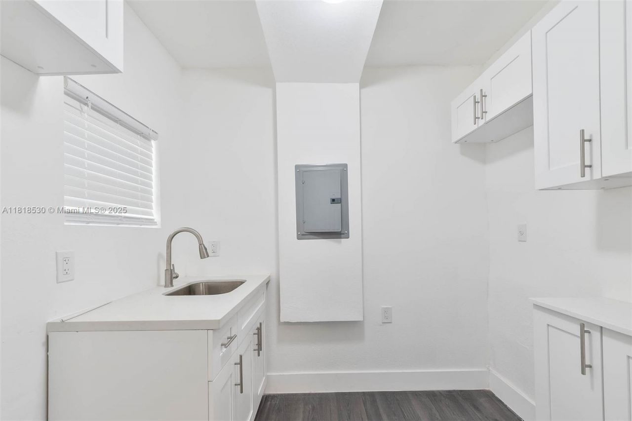 212 NW 15th St, Miami, FL 33136 Photo