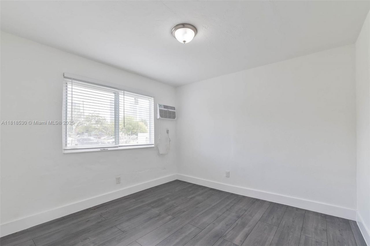 212 NW 15th St, Miami, FL 33136 Photo