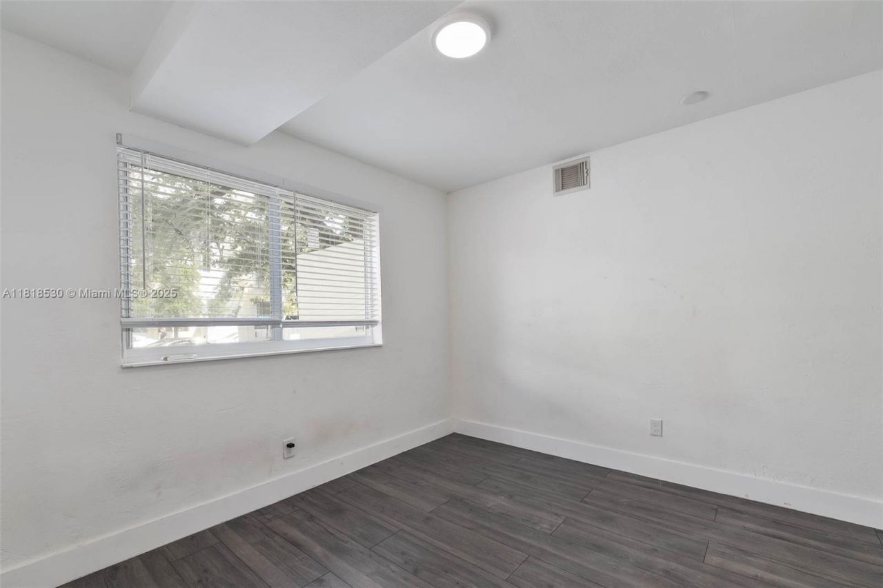 212 NW 15th St, Miami, FL 33136 Photo