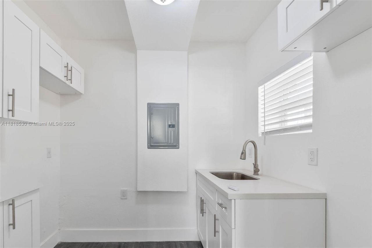 212 NW 15th St, Miami, FL 33136 Photo