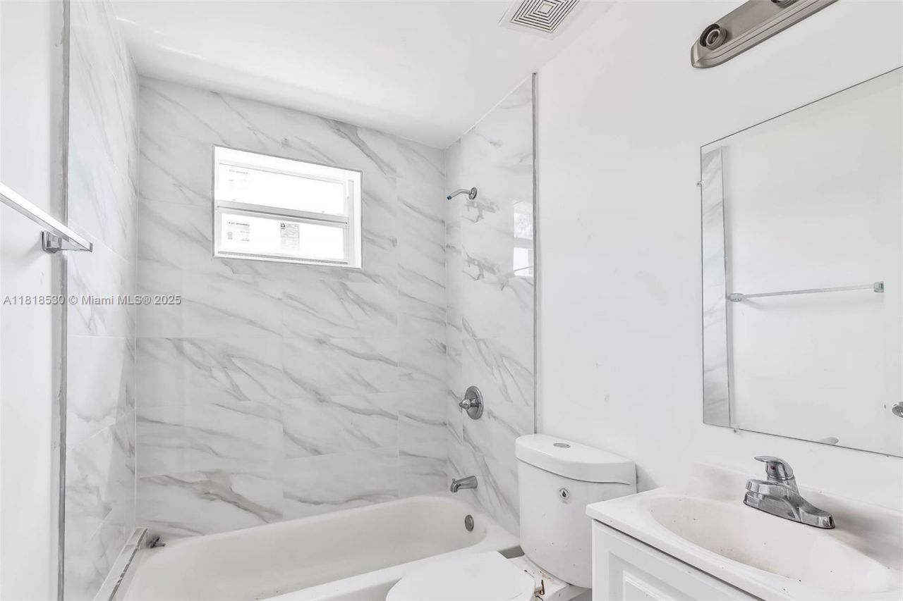 212 NW 15th St, Miami, FL 33136 Photo