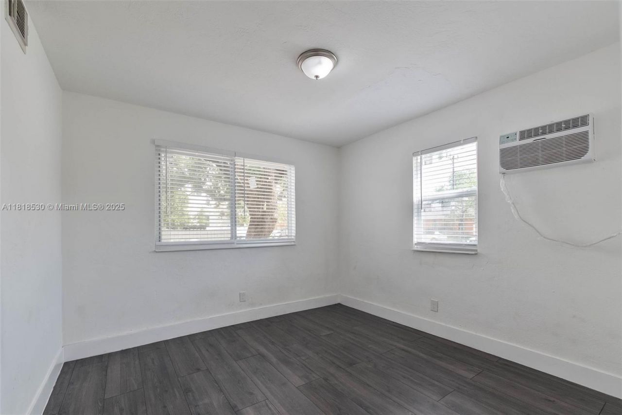 212 NW 15th St, Miami, FL 33136 Photo